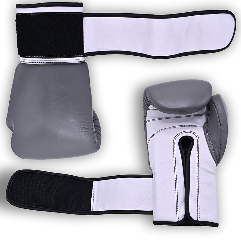 Lightweight Boxing Gloves in Thick Gray Leather Lightweight Boxing Gloves in Thick Gray Leather